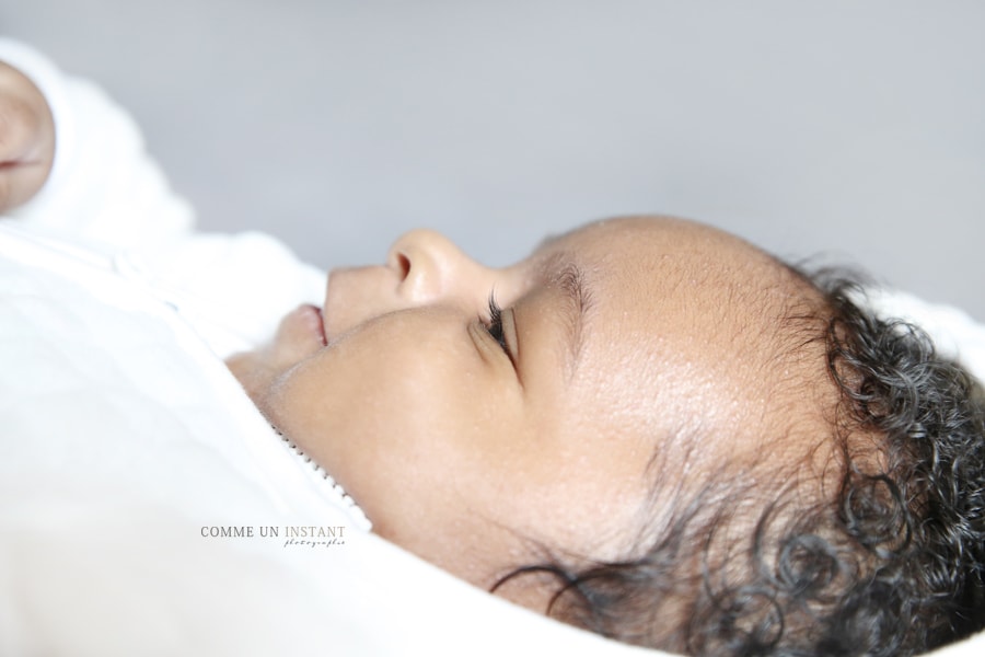 bébé noir - bébé - photographe pro bébé studio - bébé métis - photographe à domicile pour bébé en centre ville de Herblay (95220 Val d'Oise 95) - photographe professionnelle bébé peau noire